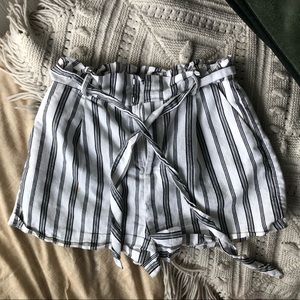 🌿Forever 21 pinstriped shorts